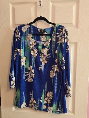 JM Collection Blue Floral Long-Sleeve Scoop Neck Top